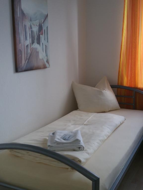 Hotel Zur Dicken Eiche มึนสเทอร์ ภายนอก รูปภาพ