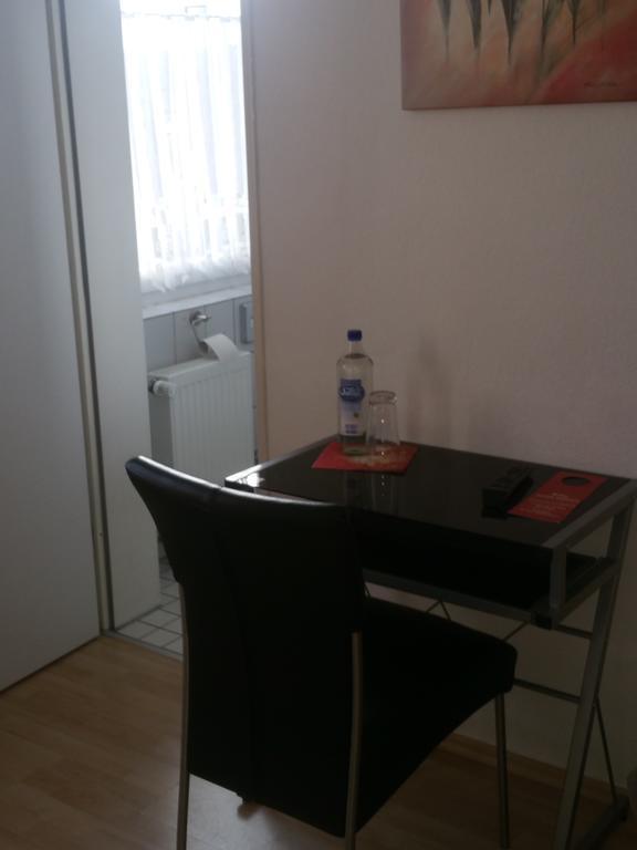 Hotel Zur Dicken Eiche มึนสเทอร์ ภายนอก รูปภาพ