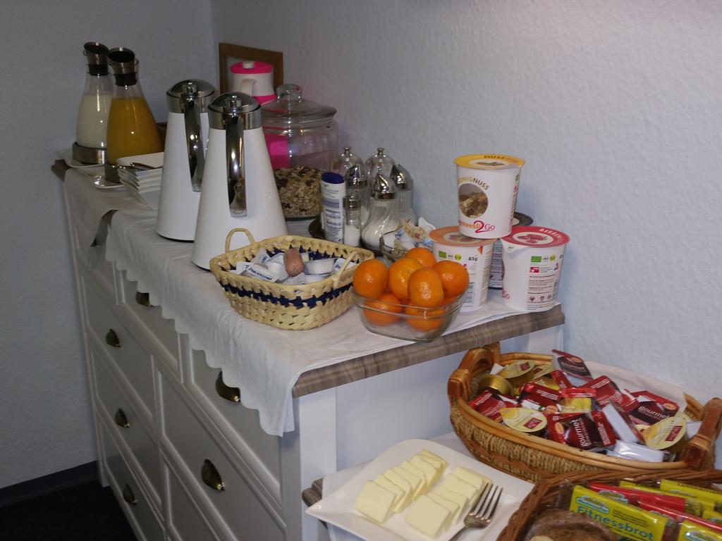 Hotel Zur Dicken Eiche มึนสเทอร์ ภายนอก รูปภาพ