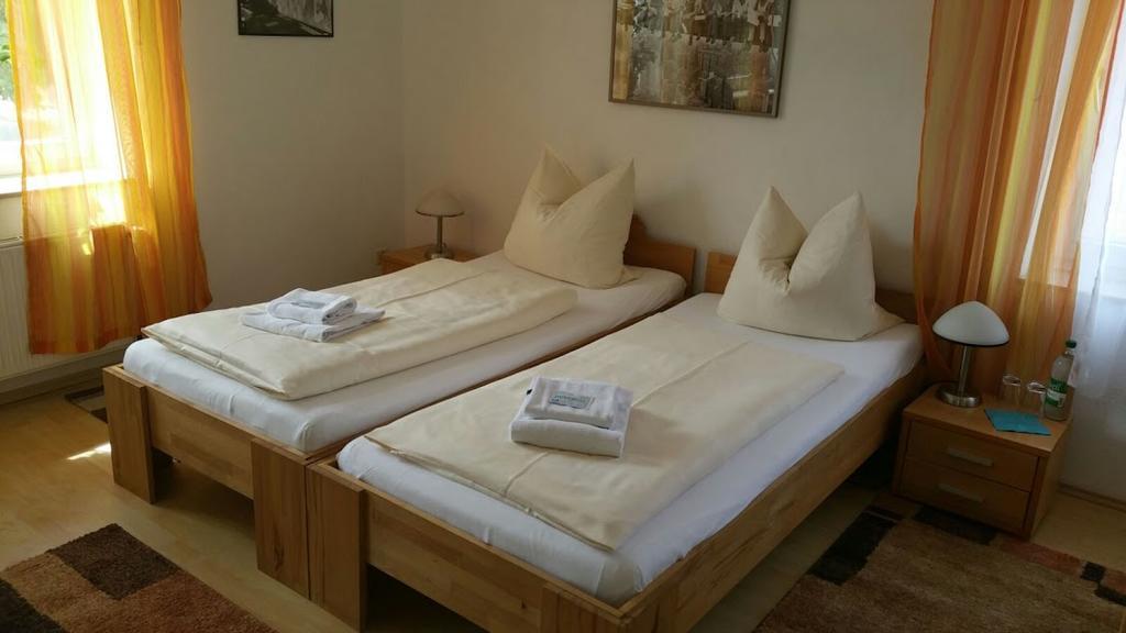 Hotel Zur Dicken Eiche มึนสเทอร์ ภายนอก รูปภาพ